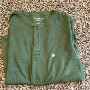 American Eagle men’s Henley NWOT